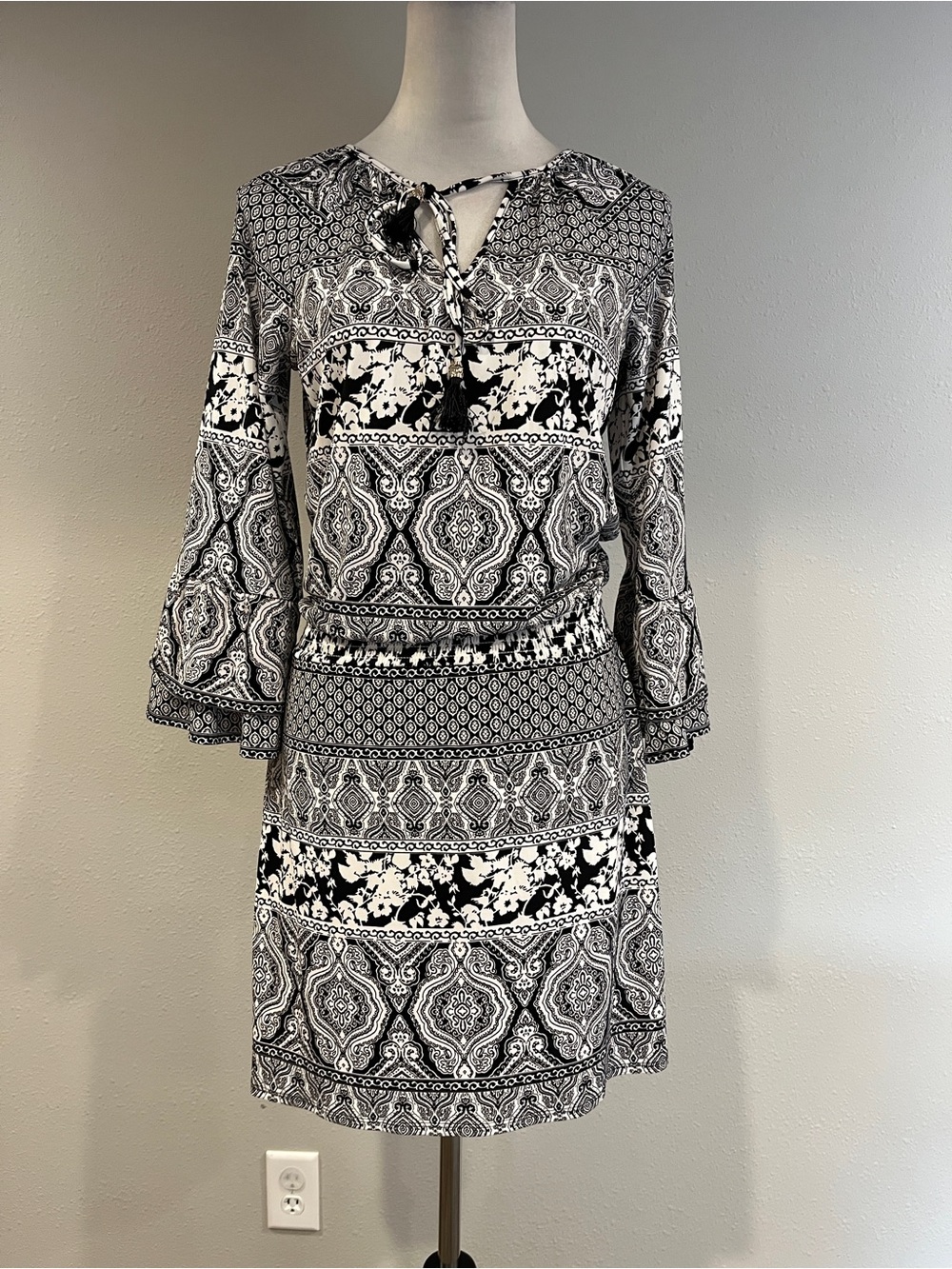 White House Black Market Black & White Printed Long-Sleeve Shift Dress size 2